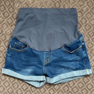 Maternity shorts EUC